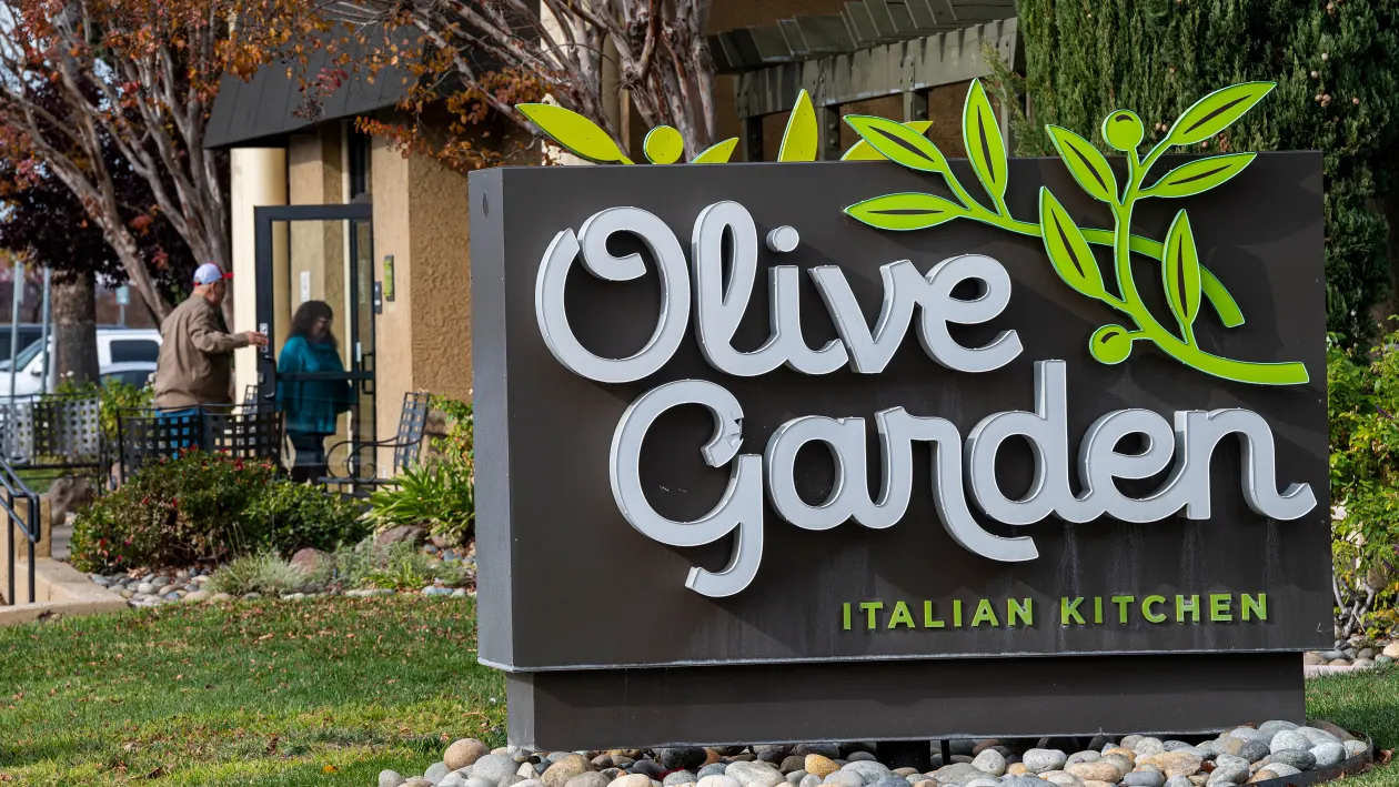 Darden Restaurants Exceeds Earnings Expectations, Projects Continued Growth in 2026