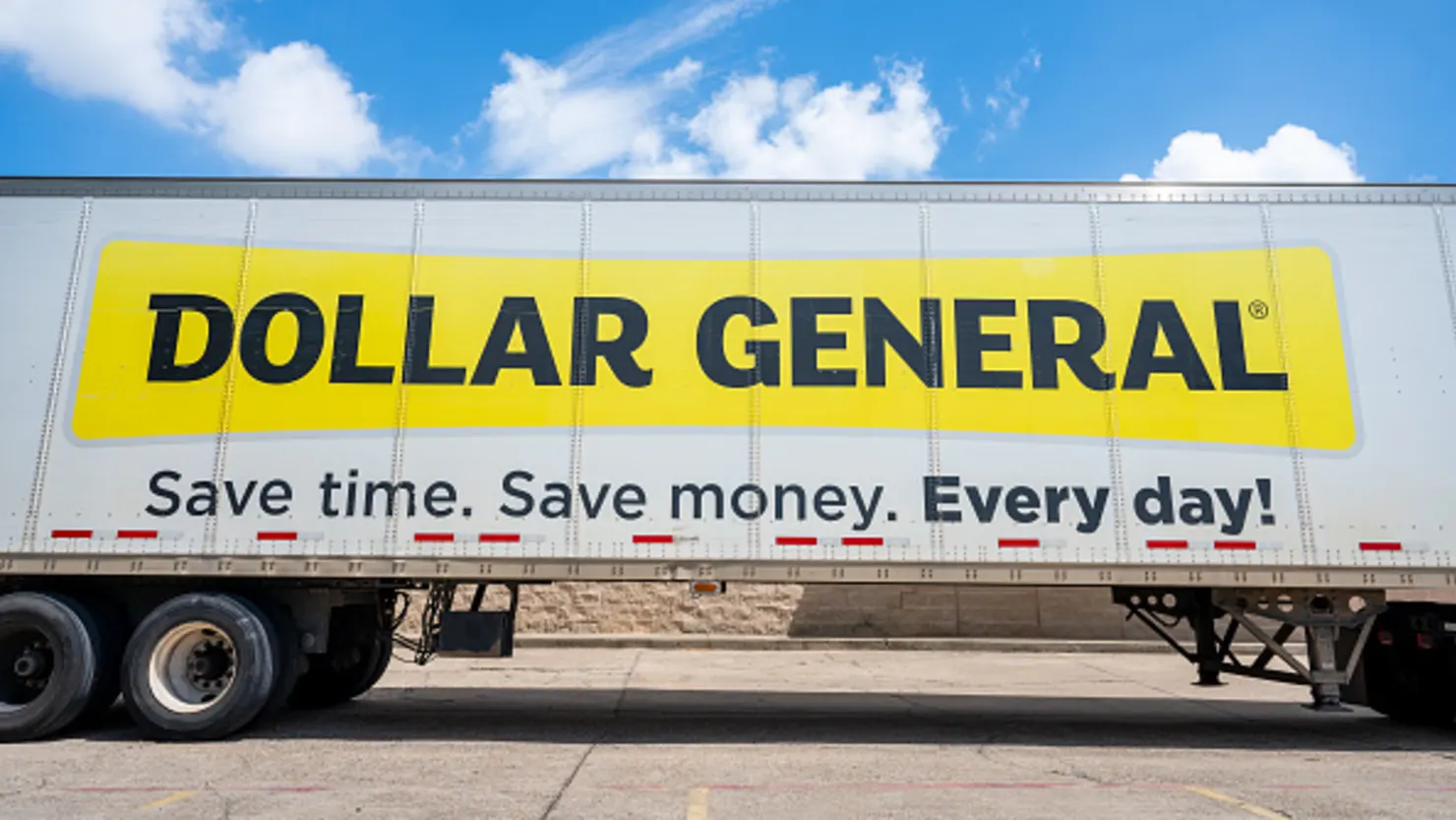 Dollar General Lifts Forecast as Value Appeal Attracts Higher-Income Shoppers