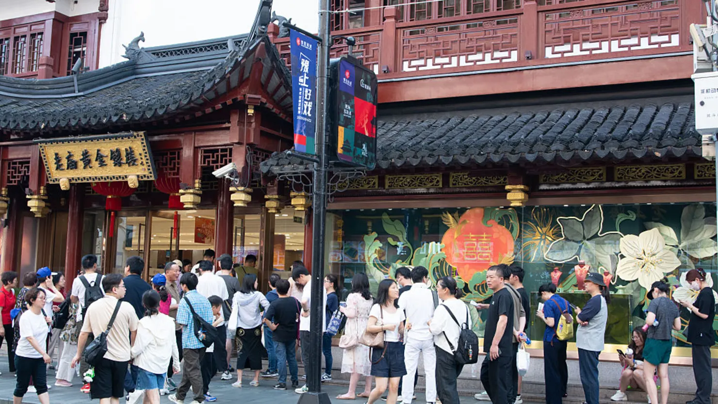 China’s Retail Sales Surge as Industrial Growth Slows Amid Trade Uncertainty