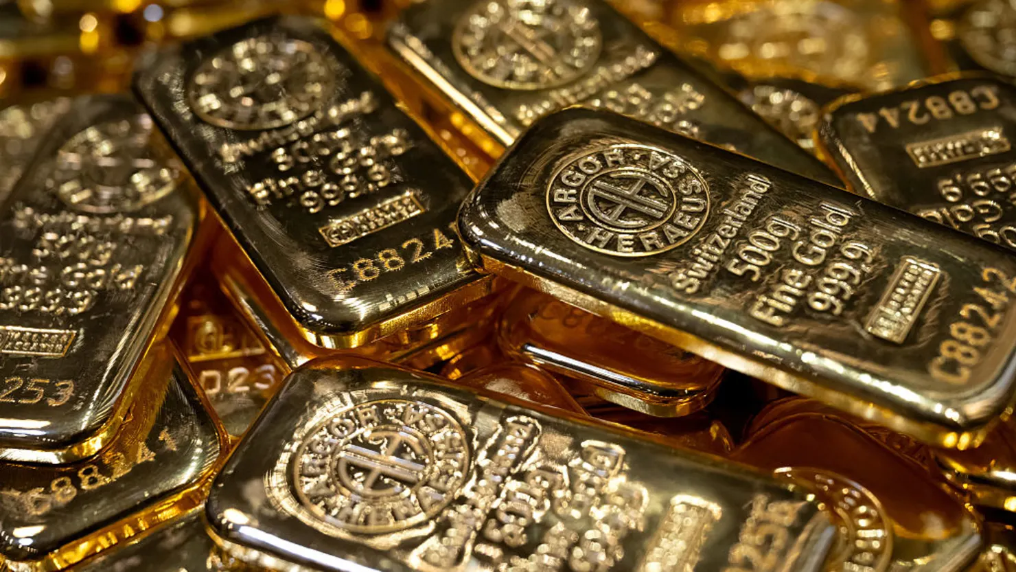 Gold Emerges as Leading Safe Haven Amid Market Uncertainty in 2025