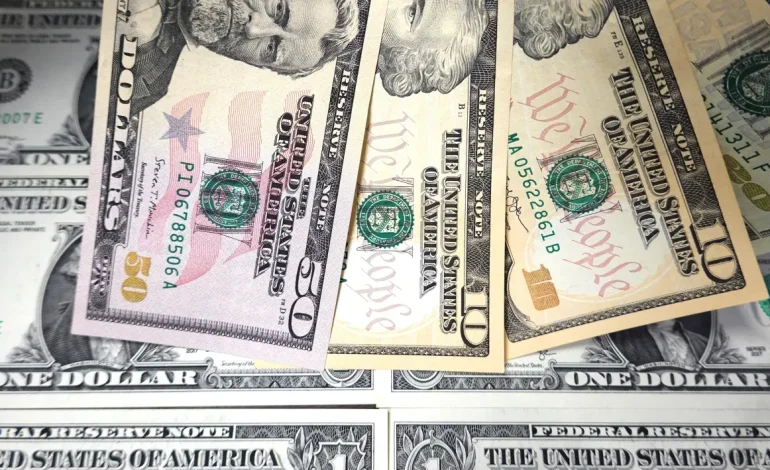 Dollar Edges Higher as Markets Await Iran’s Response to US Strikes