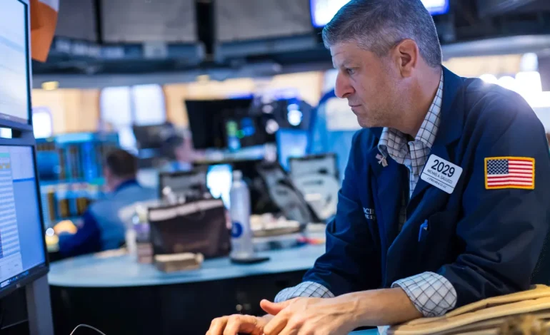 S&P 500 and Nasdaq 100 Futures Hit Record Highs Ahead of Key Economic Data