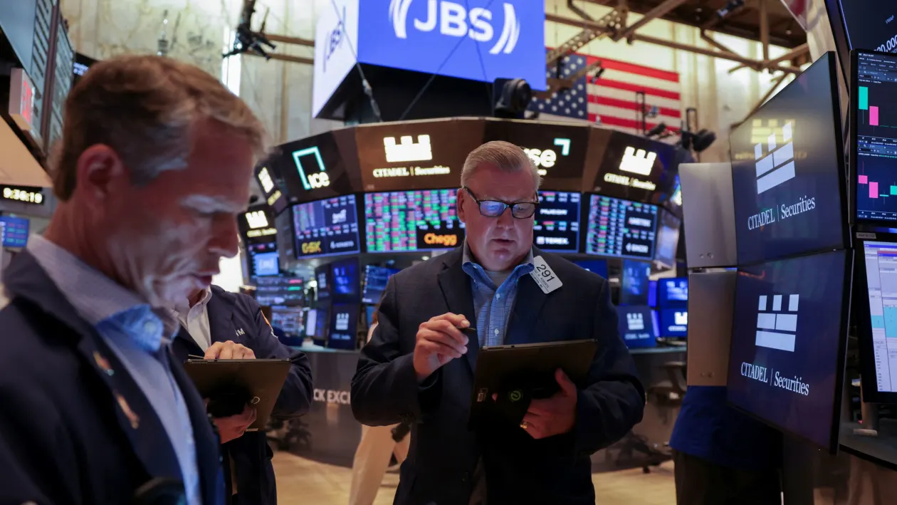 US Stocks Climb, Pushing S&P 500 Close to New All-Time High