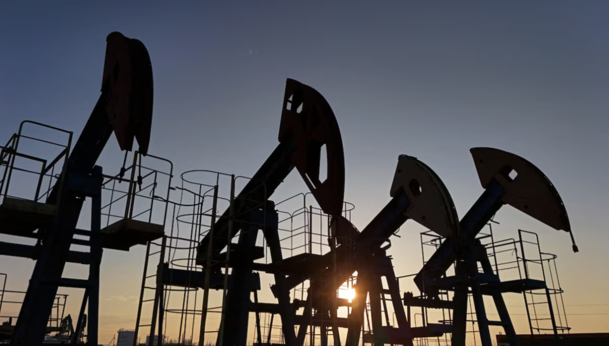 Oil Prices Dip Slightly as Markets Weigh Iran-Israel Tensions and Fed Rate Outlook