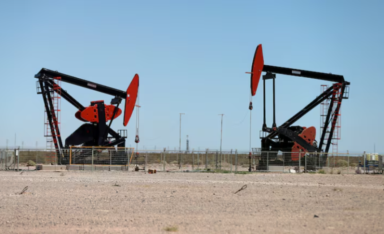 Oil Prices Fall as Trump Signals Delay on Iran Decision; Markets Stabilize