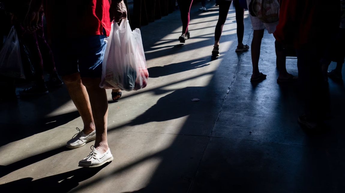 Mixed Economic Data Offers Unclear Picture of US Resilience Amid Tariff Policy Shifts
