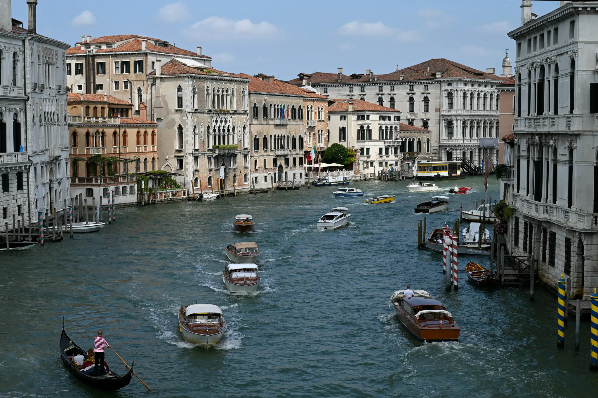 Jeff Bezos and Lauren Sánchez’s Lavish Venice Wedding Sparks Public Backlash