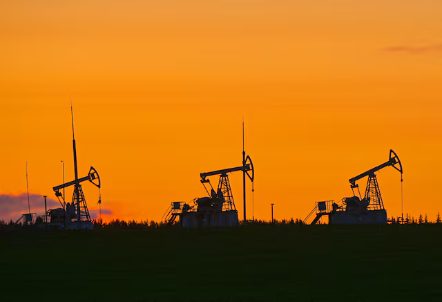 Oil Prices Climb Amid Supply Disruptions and Geopolitical Uncertainty