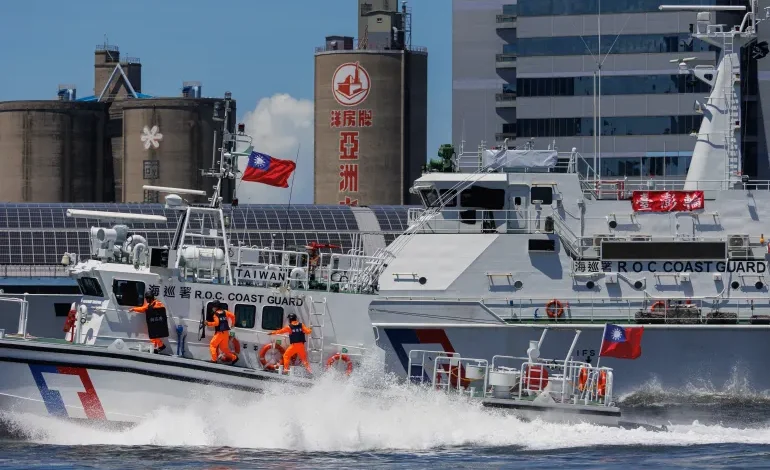 Taiwan Reports Surge in Chinese Military Activity Following British Naval Passage