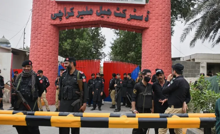 Over 200 Inmates Escape Karachi Prison in Pakistan Amid Earthquake Panic