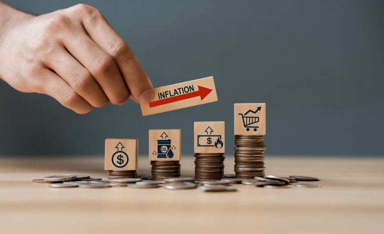 US Consumer Spending and Income Decline in May as Trade Pressures Mount
