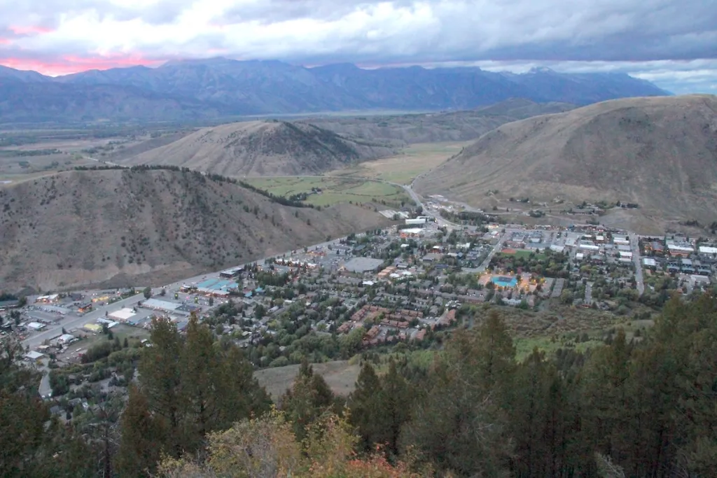 Federal Land Sale Proposal Raises Concerns Over Potential Development in Iconic Wyoming Landscapes