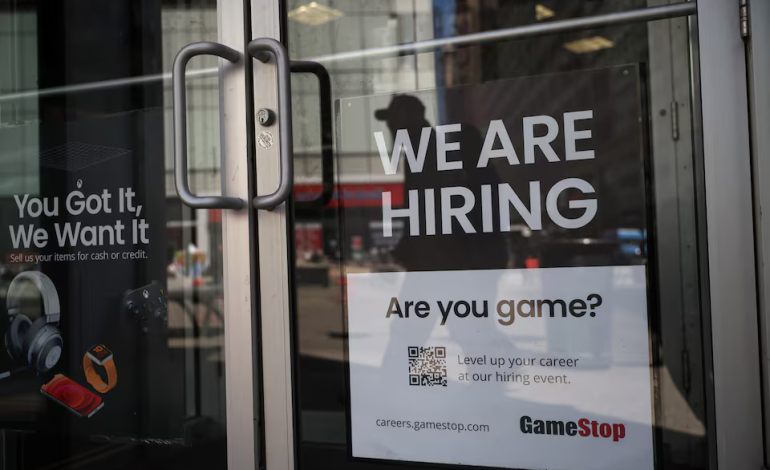 US Job Growth Moderates in May, Unemployment Holds Steady at 4.2%