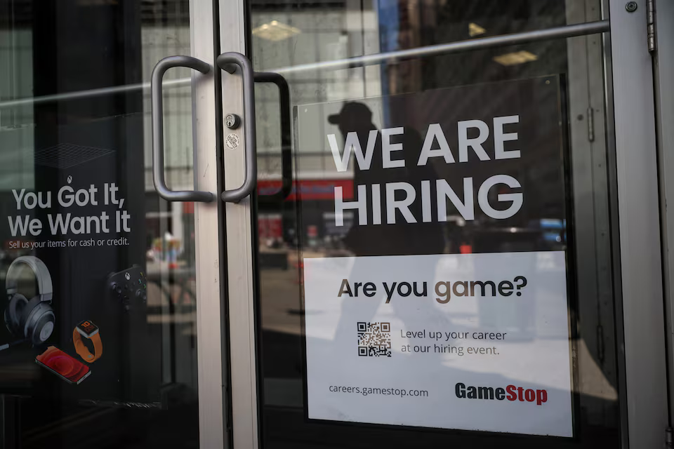 US Job Growth Moderates in May, Unemployment Holds Steady at 4.2%
