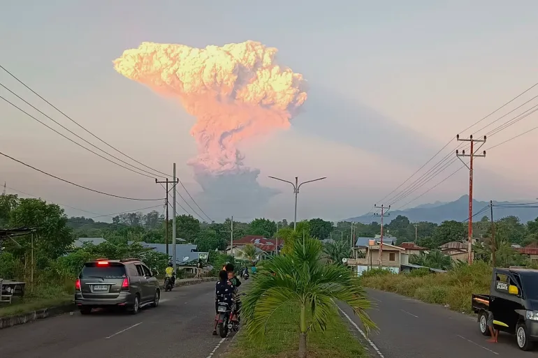 Volcanic Eruption in Indonesia Disrupts Dozens of Flights as Ash Cloud Reaches Nearly 11km