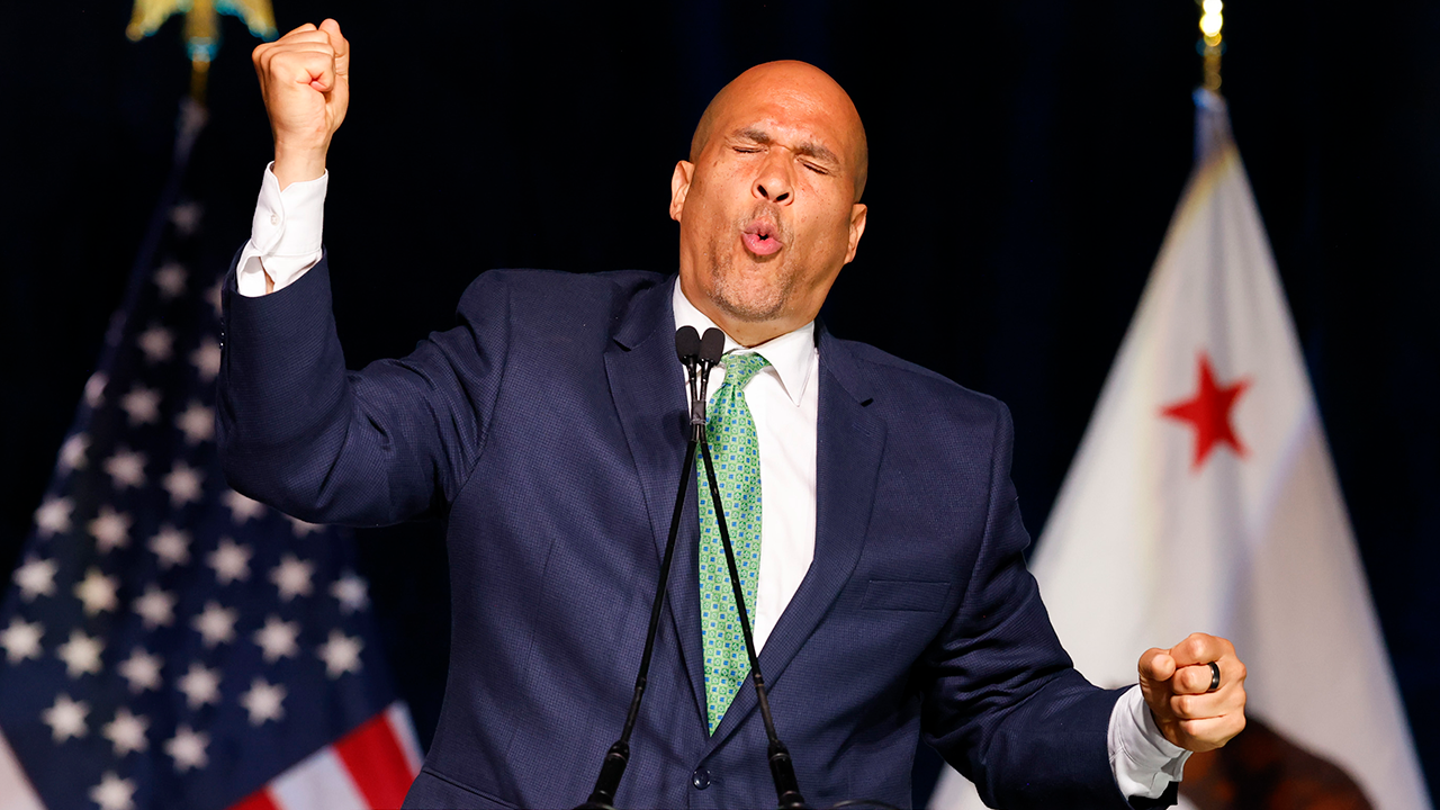 Cory Booker Criticized by Conservatives Over Gesture at California Democratic Convention