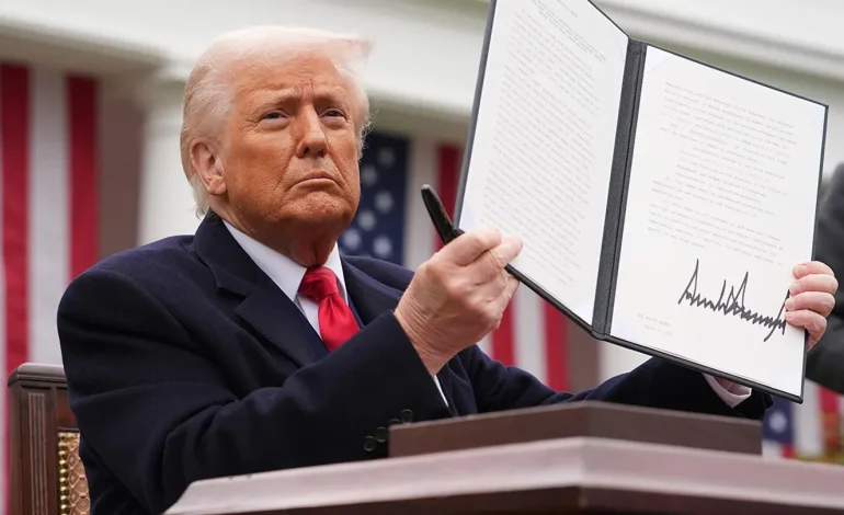 Trump Warns of Economic Ruin if Courts Block His Tariffs
