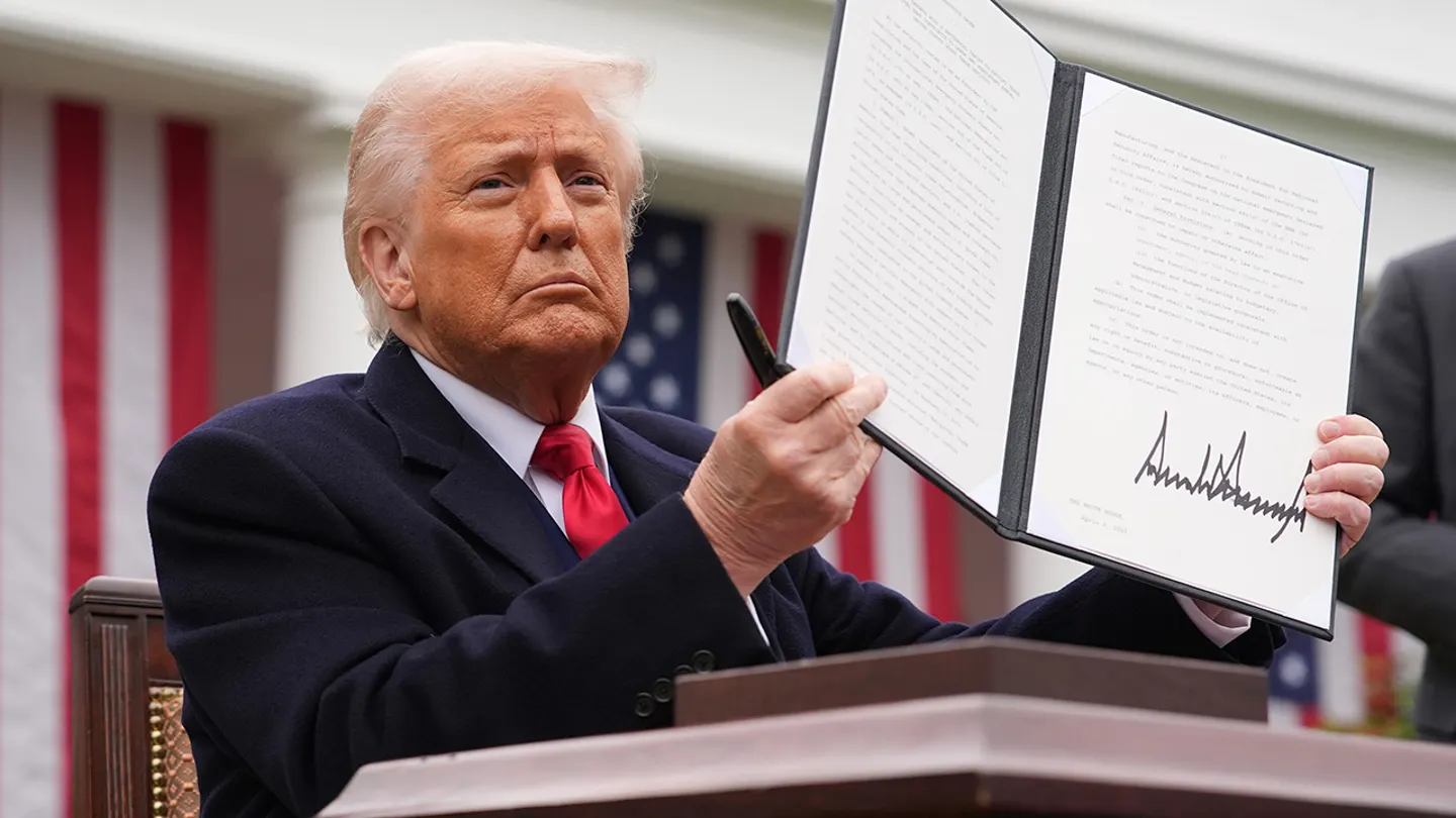 Trump Warns of Economic Ruin if Courts Block His Tariffs