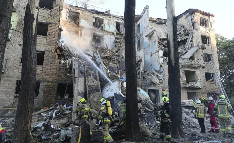 Russian Airstrikes Kill at Least 14 Across Ukraine as President Zelenskyy Visits UK for Defense Talks