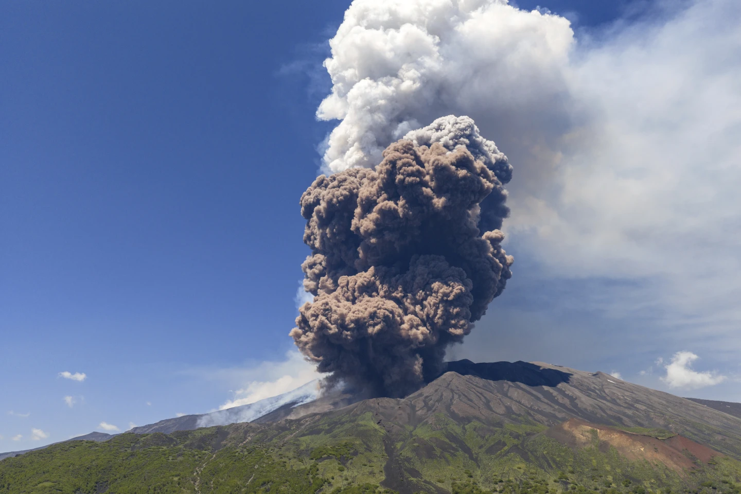 Mount Etna Erupts in Spectacular Display, Officials Confirm No Danger to Population
