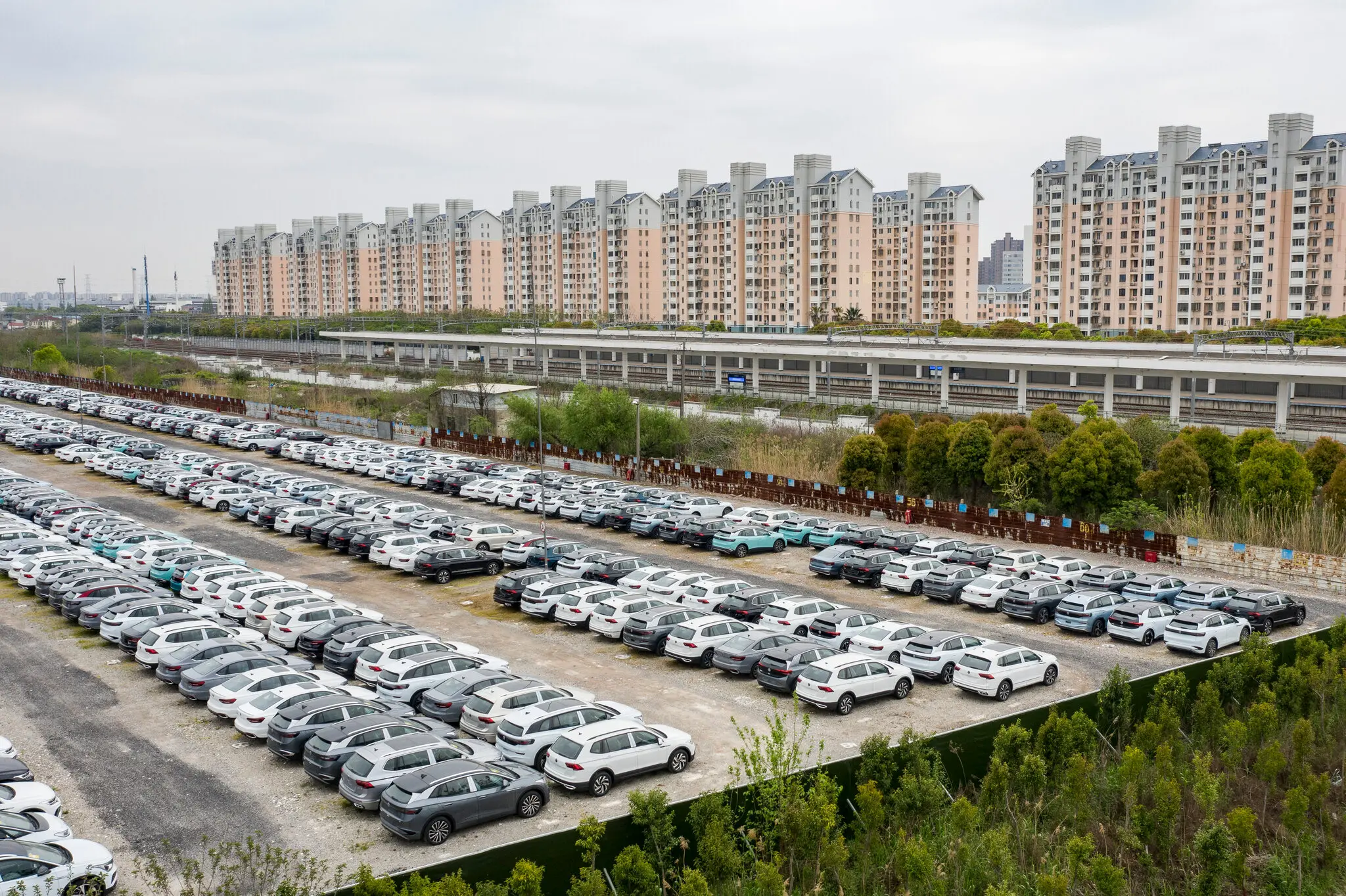 Experts Warn US Could Fall Behind China in EV Race Amid Policy Rollbacks