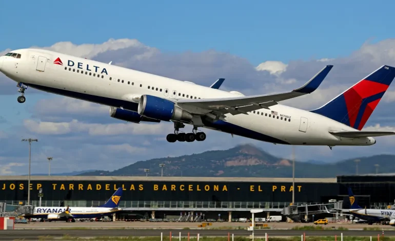 Delta Air Lines Reinstates Outlook, Lifts Dividend Amid Stabilizing Demand