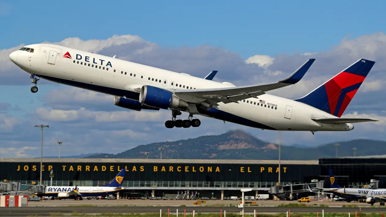 Delta Air Lines Reinstates Outlook, Lifts Dividend Amid Stabilizing Demand