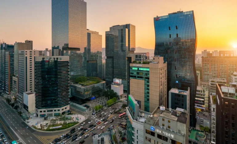 Singapore Stocks Reach All-Time High as Asia Markets React to Fed Comments