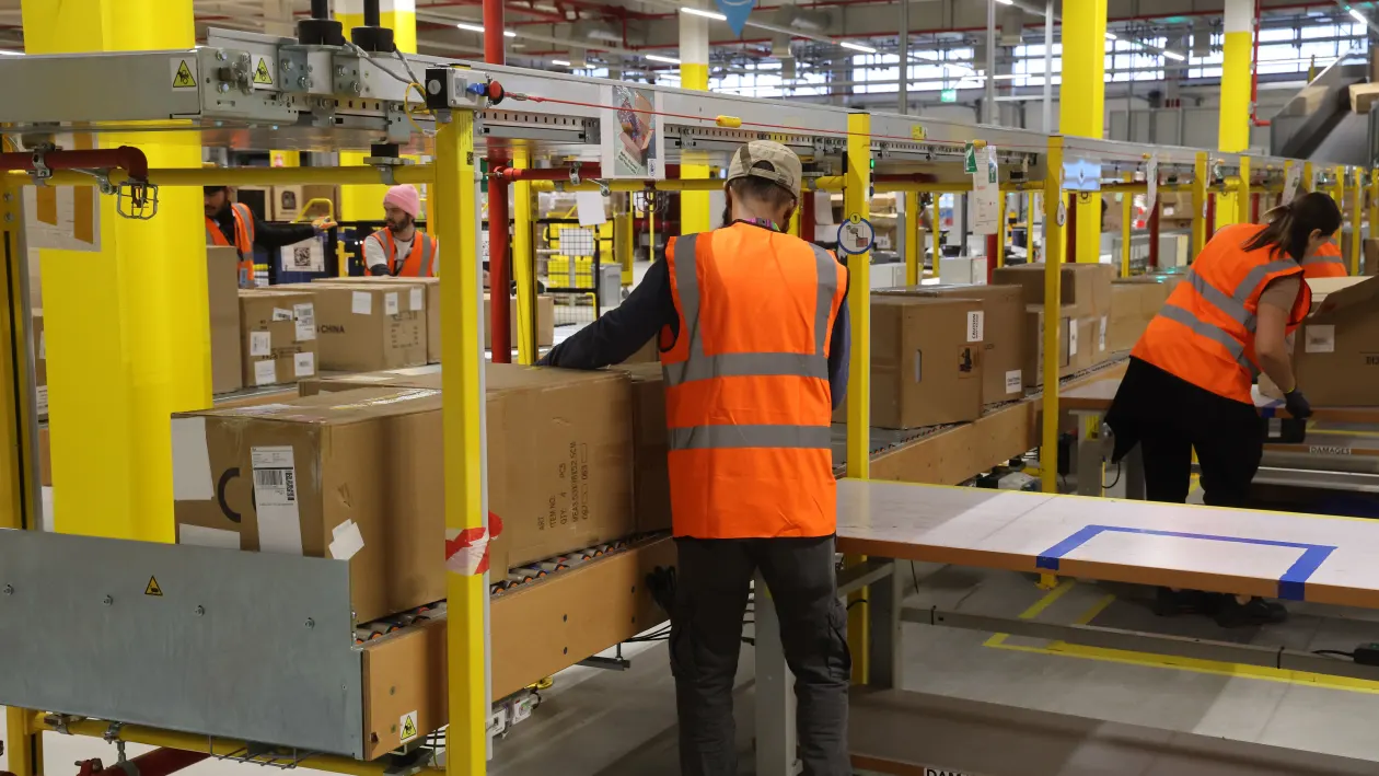 Amazon Marks One Millionth Robot Deployment, Expanding Use of AI in Warehousing