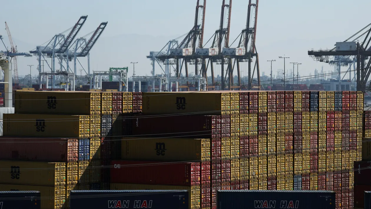 Markets Hold Steady as New Tariff Announcements Spark Inflation Concerns