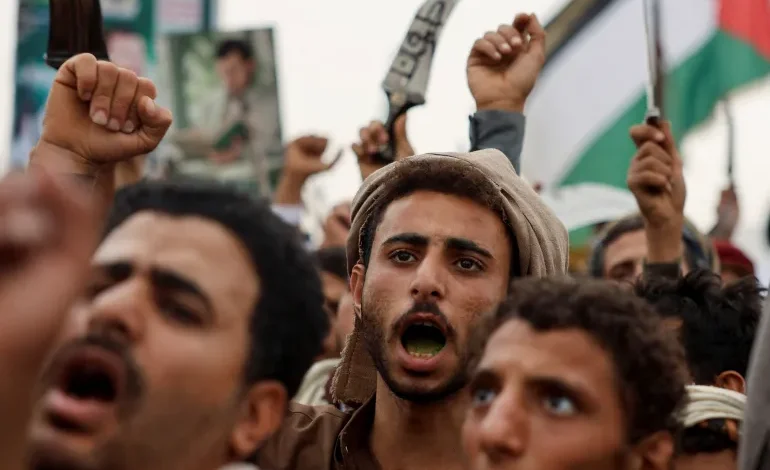 Israel Bombs Yemen Ports and Power Plant as Houthis Fire Missiles