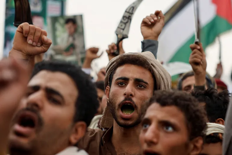 Israel Bombs Yemen Ports and Power Plant as Houthis Fire Missiles