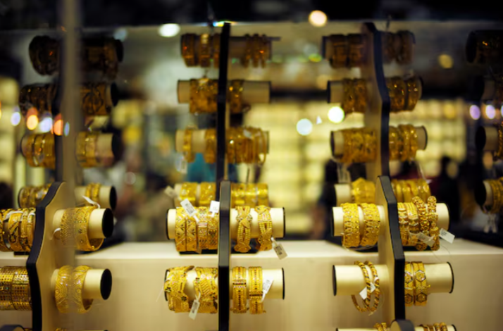 Gold Eases as Dollar Strengthens Ahead of US Tariff Decision