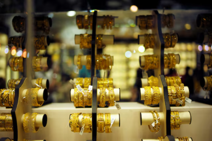 Gold Eases as Dollar Strengthens Ahead of US Tariff Decision