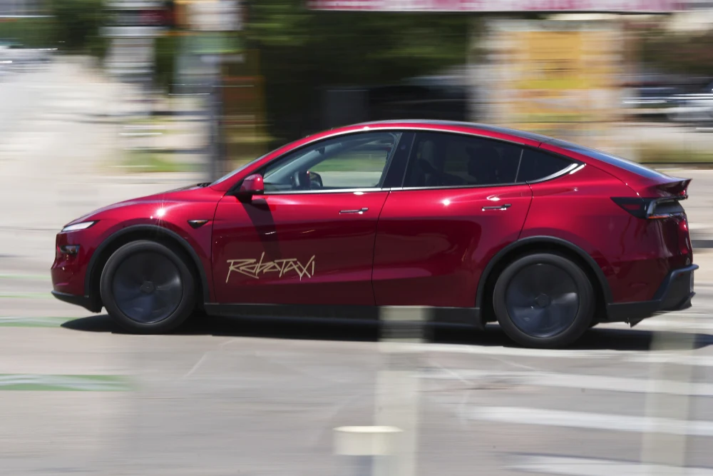 Tesla’s Robotaxi Ambitions Raise New Legal and Insurance Questions