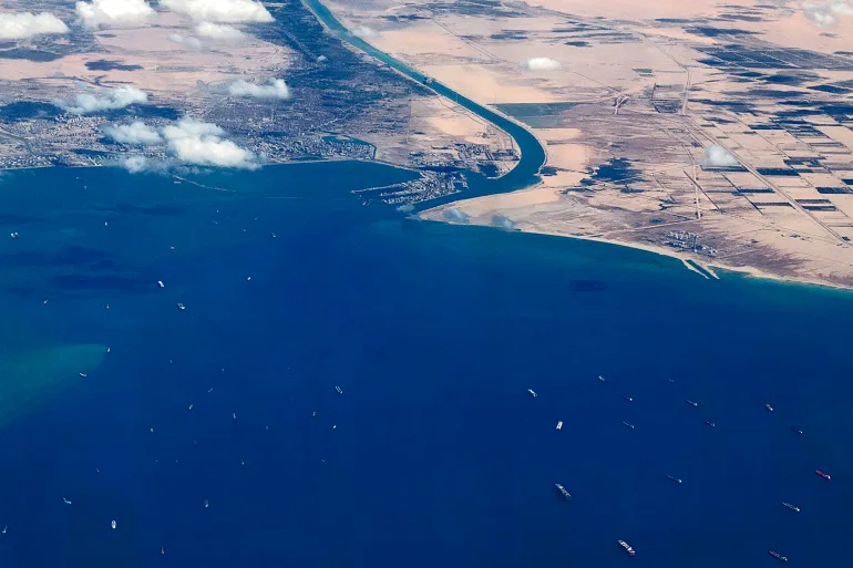 Four Dead, Four Missing After Oil Barge Sinks in Gulf of Suez