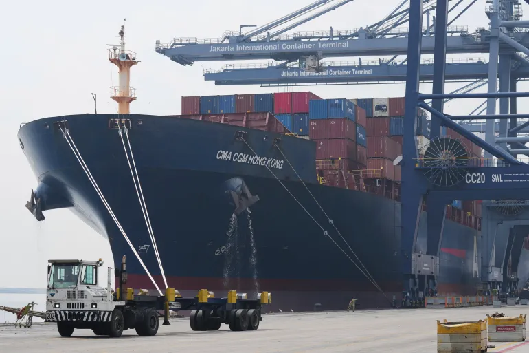 Trump Imposes New Tariffs on Iraq, Philippines, and Four Other Countries