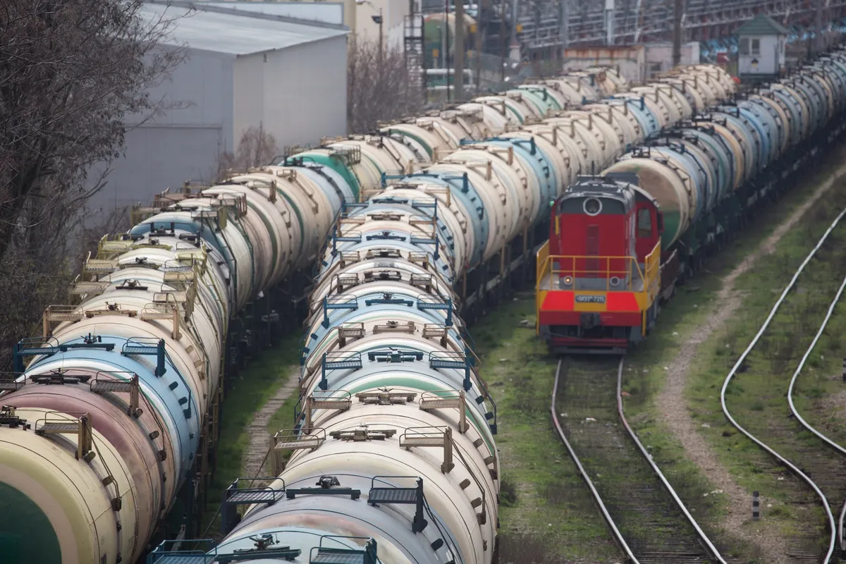 Oil Prices Reach Three-Week High Amid Supply Concerns and Rising Chinese Imports
