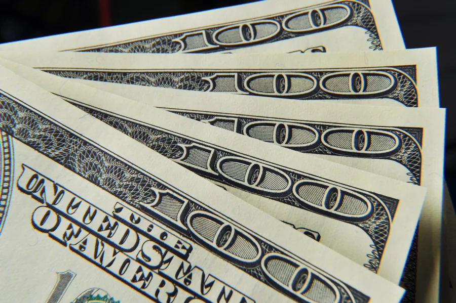 US Dollar Off to Weakest Start in Decades Amid Trade Policy Shifts