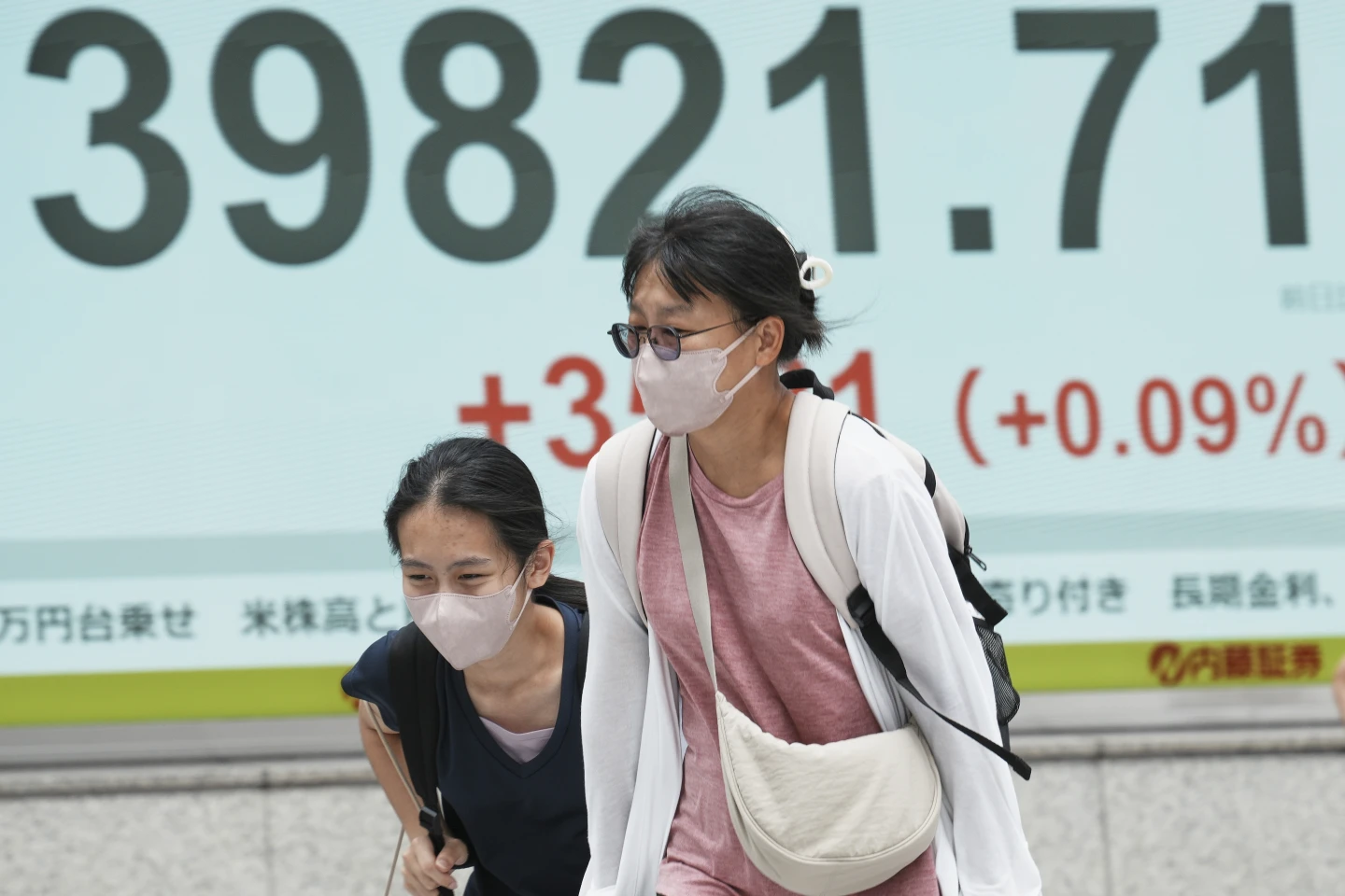 Asian Markets Dip as Investors Eye Trump Tariff Deadline and Trade Developments
