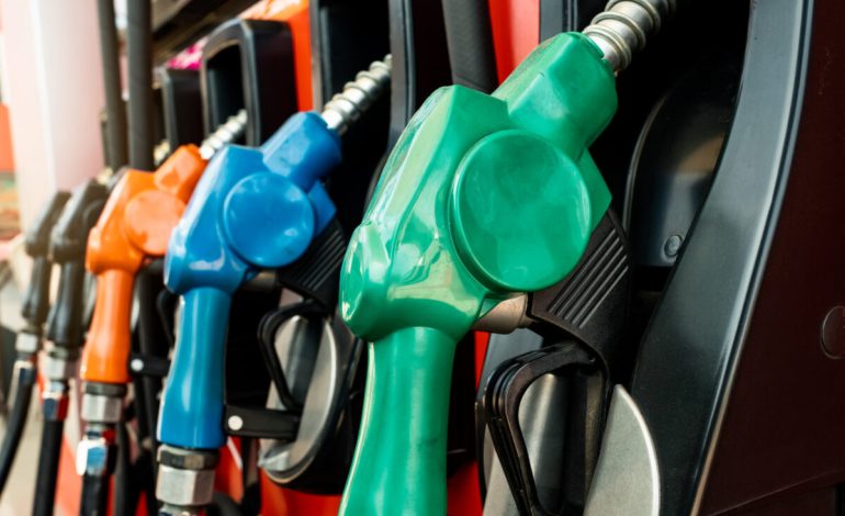 Gas Prices Dip Slightly Across Wyoming, Reflecting National Trend