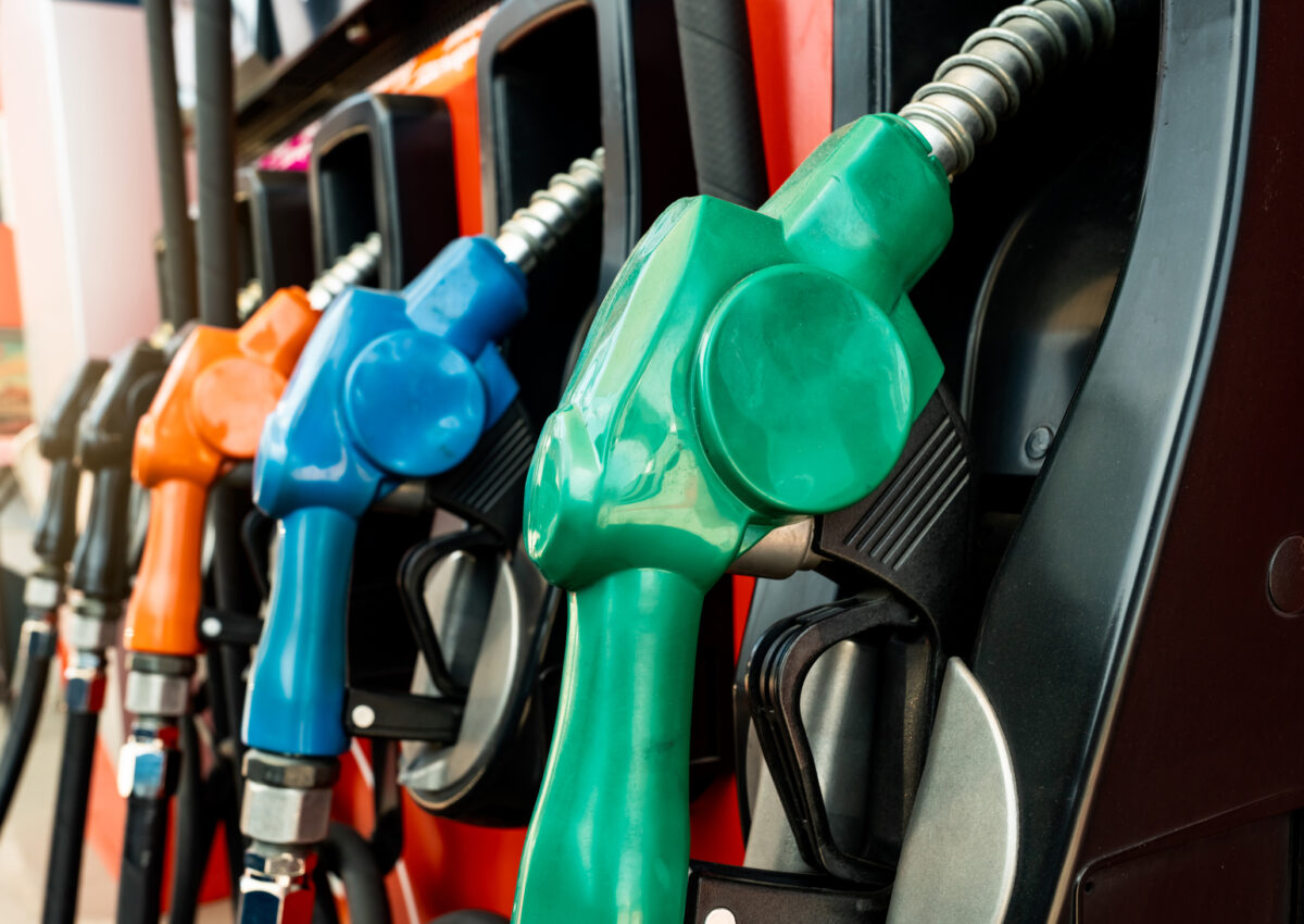 Gas Prices Dip Slightly Across Wyoming, Reflecting National Trend