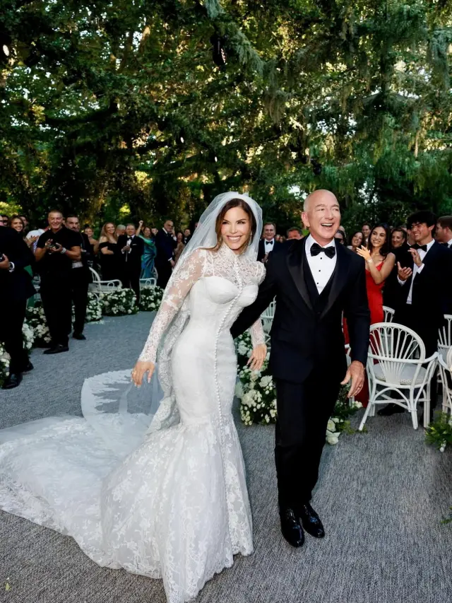Jeff Bezos Cashed Out $5.7 Billion in Amazon Stock—Starting on His Wedding Day