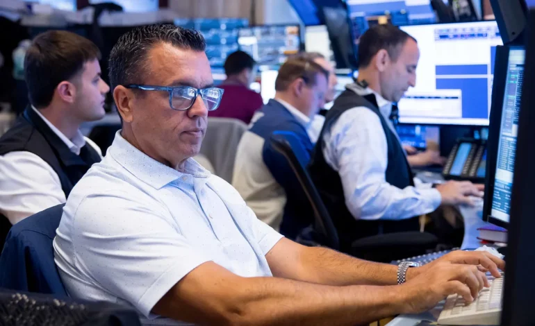 Dow Hits New High on Home Depot Boost, While Tech Drags Nasdaq Lower