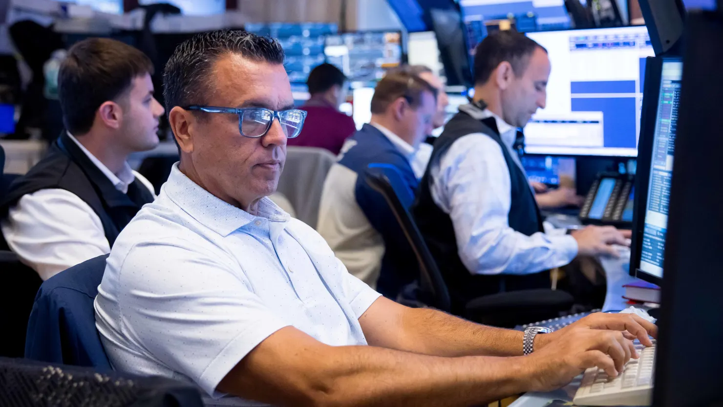 Dow Hits New High on Home Depot Boost, While Tech Drags Nasdaq Lower