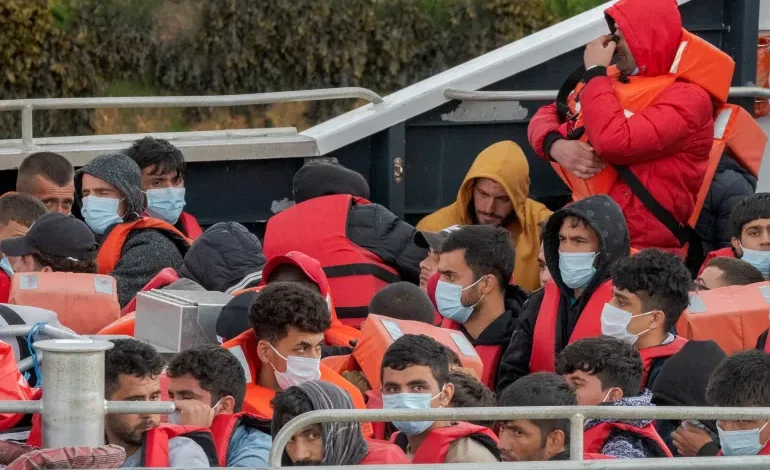 UK Channel Crossings Hit Record Pace in 2025, Piling Pressure on Starmer Government