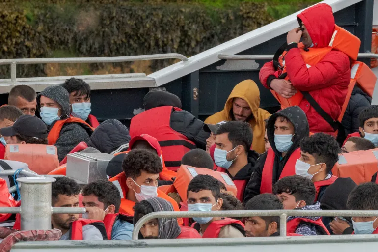 UK Channel Crossings Hit Record Pace in 2025, Piling Pressure on Starmer Government