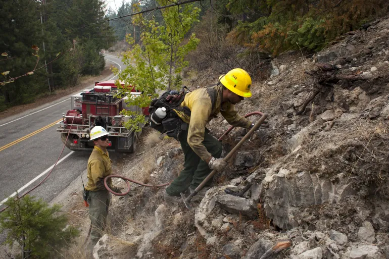 Border Patrol detains two firefighters battling Washington wildfire