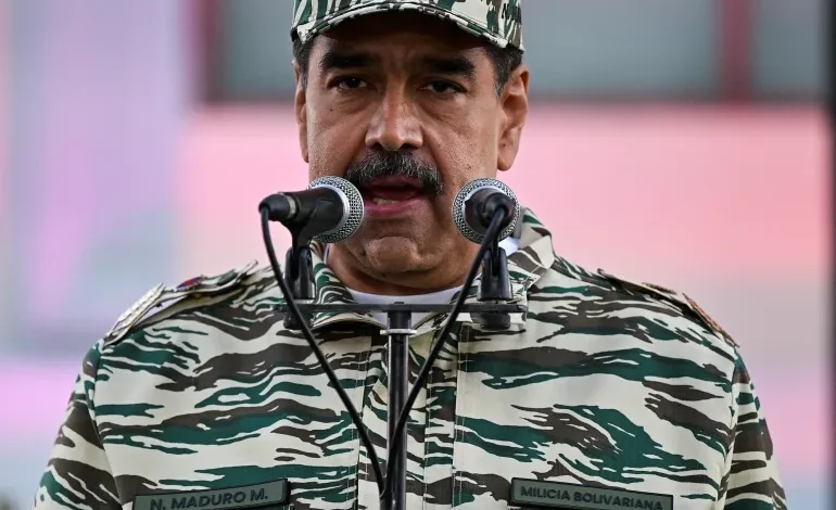 Venezuela Deploys 15,000 Troops to Colombian Border as US Sends Warships to Caribbean