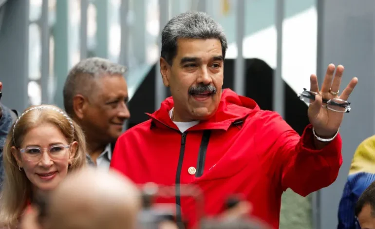 US Warships Head Toward Venezuela as Trump Escalates Pressure on Maduro